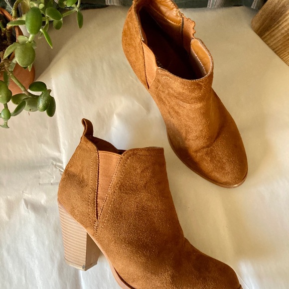 Pierre Dumas Suede Booties In Chestnut - Picture 7 of 9